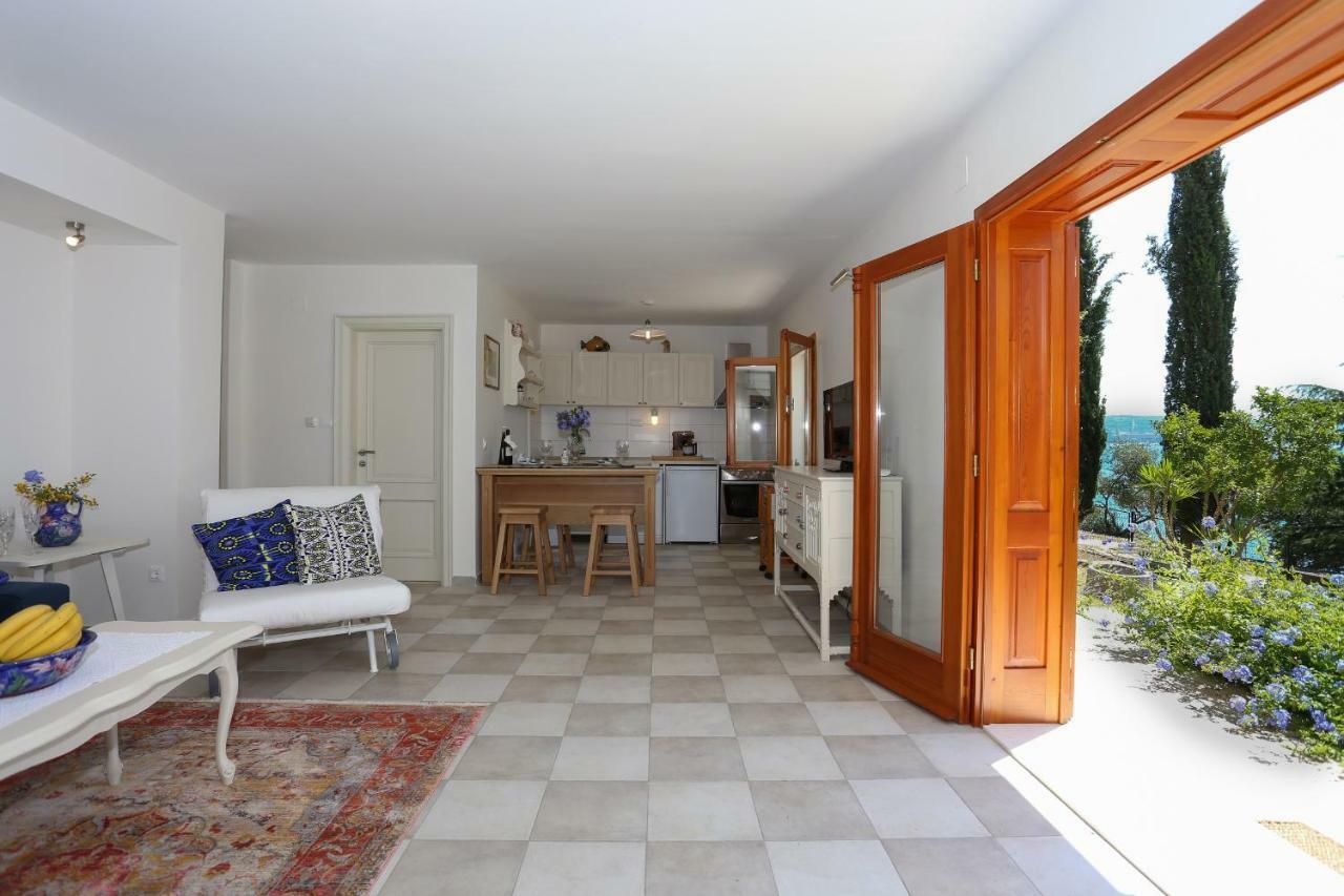 Secret Garden Barada Beach Apartment Traù Esterno foto