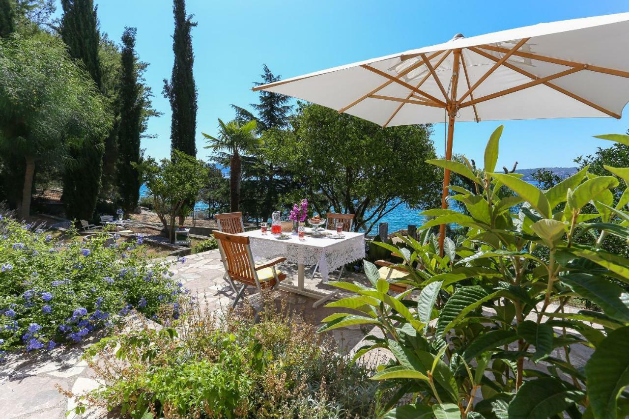 Secret Garden Barada Beach Apartment Traù Esterno foto