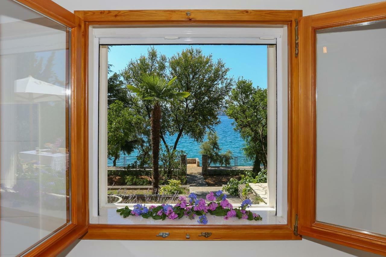Secret Garden Barada Beach Apartment Traù Esterno foto